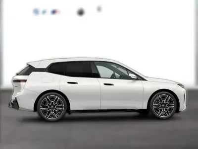 Gebraucht BMW iX M Sport 300 kW (408 PS) 2025 Weiß metallic SUV