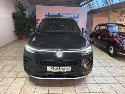 Neu VW Tayron R-line 193 PS (141 kW) 2025 Grenadillschwarz metallic SUV