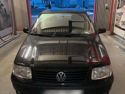 Gebraucht VW Polo 60 PS (44 kW) 2001 Schwarz Kleinwagen