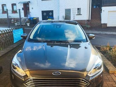 Grau Gebraucht 2017 Ford Focus Titanium Limousine | 14.500 € (Etwas zu teuer)