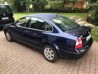 Usata VW Passat Comfortline 102 CV (75 kW) 2001 Blu Berlina