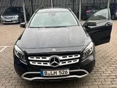 Gebraucht Mercedes GLA180 122 PS (89 kW) 2019 Schwarz SUV