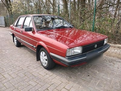 Second-hand VW Santana 86 CP (63 kW) 1982 Portocaliu Berlinǎ