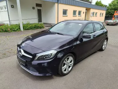 Gebraucht Mercedes A220 184 PS (135 kW) 2015 Nordlichtviolett  metallic Kleinwagen