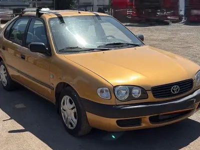 Gebraucht Toyota Corolla 96 PS (70 kW) 2000 Gold Limousine