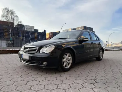 Second-hand Mercedes C220 Classic 150 CP (110 kW) 2004 Negru Berlinǎ