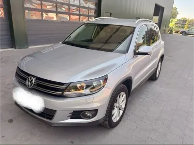 Gebraucht VW Tiguan LOUNGE 125 PS (91 kW) 2015 Silber SUV
