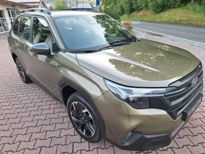 Neu Subaru Forester Trend 136 PS (100 kW) 2026 Autumn green tap SUV