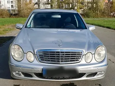 Gebraucht Mercedes E240 177 PS (130 kW) 2003 Silber Limousine