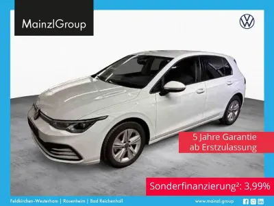 Gebraucht VW Golf VIII Life 131 PS (96 kW) 2022 Pure white Limousine