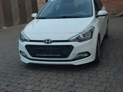 Gebraucht Hyundai i20 Active 75 PS (55 kW) 2016 Weiß Kleinwagen