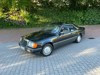 Gebraucht Mercedes 230 136 PS (100 kW) 1990 Grau Coupé