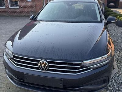 Gebraucht VW Passat Conceptline 150 PS (110 kW) 2022 Mangangrau metallic Kombi