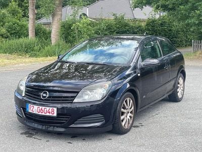 Schwarz Gebraucht 2005 Opel Astra GTC Coupé | 2.000 € (Fairer Preis)