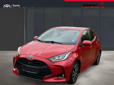 Gebraucht Toyota Yaris Hybrid Team 116 PS (85 kW) 2022 Emotional red 2 Limousine