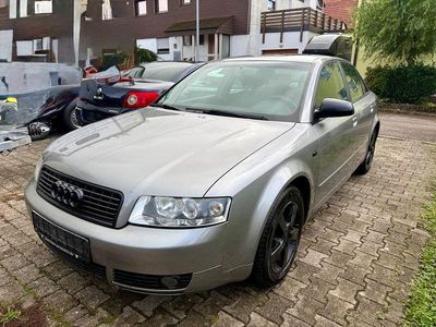 Grau Gebraucht 2004 Audi A4 Limousine | 950 € (Guter Preis)