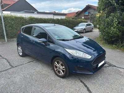 Gebraucht Ford Fiesta Trend 101 PS (74 kW) 2016 Blau Limousine