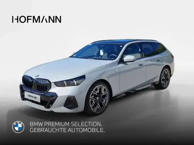 Gebraucht BMW 520 M Sport 197 PS (144 kW) 2025 M brooklyn grau metallic Kombi