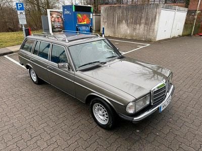 Grau Gebraucht 1984 Mercedes E230 Kombi | 19.500 €