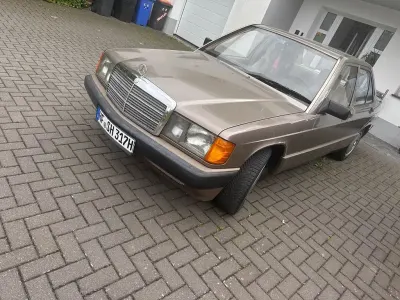 Gebraucht Mercedes 190 118 PS (86 kW) 1990 Bronze Limousine