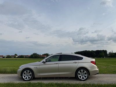 Gold Gebraucht 2011 BMW 550 Limousine | 7.450 €