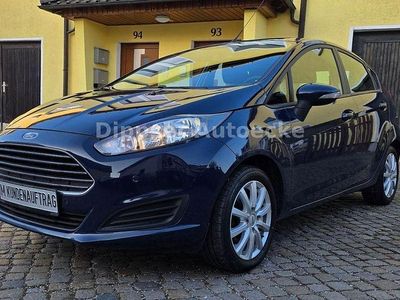 Gebraucht Ford Fiesta Trend 82 PS (60 kW) 2015 Blau Limousine