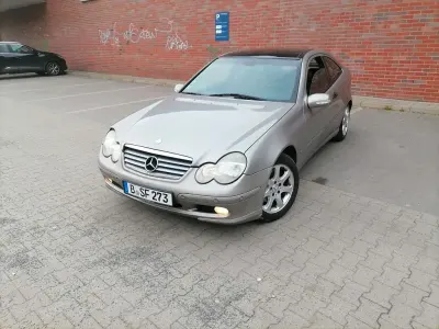 Gebraucht Mercedes C180 163 PS (119 kW) 2003 Beige Coupé