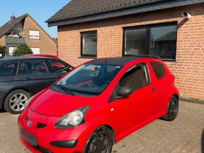 Gebraucht Toyota Aygo 68 PS (50 kW) 2008 Rot Kleinwagen
