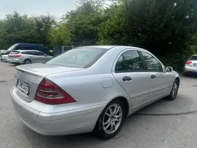 Second-hand Mercedes C200 116 CP (85 kW) 2002 Argintiu Berlinǎ