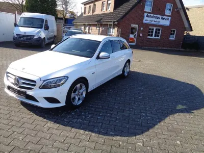 Używany Mercedes C300e 194 KM (142 kW) 2019 Biały Kombi