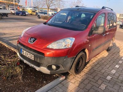 Rot Gebraucht 2009 Peugeot Partner Tepee Family Van / Kleinbus | 3.388 € (Teuer)