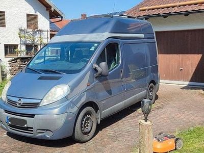 Grau Gebraucht 2011 Opel Vivaro Van / Kleinbus | 10.900 € (Teuer)