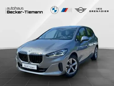 Gebraucht BMW 220 Active Tourer Sport Line 156 PS (114 kW) 2023 Skyscraper grau Van / Kleinbus