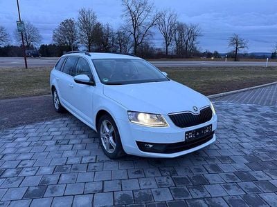 Gebraucht Skoda Octavia Style 179 PS (131 kW) 2015 Laserweiss Kleinwagen