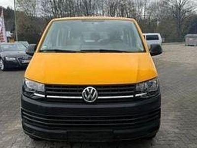Usata VW Transporter 150 CV (110 kW) 2017 Giallo Furgone