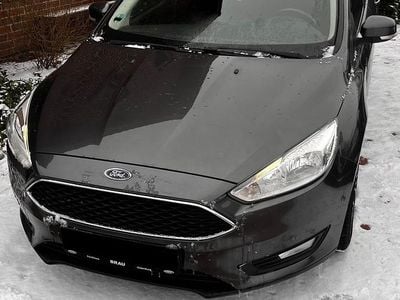 Grau Gebraucht 2015 Ford Focus Kombi | 6.100 € (Etwas zu teuer)