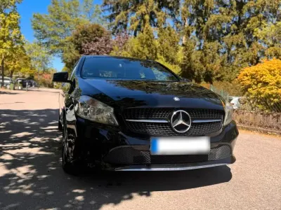 Gebraucht Mercedes A180 108 PS (79 kW) 2026 Schwarz Limousine