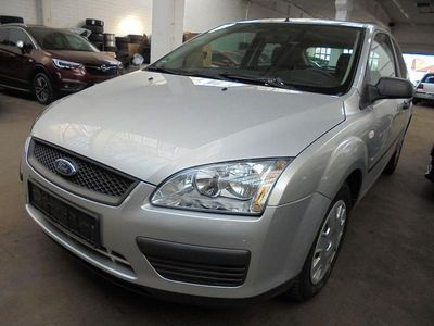 Gebraucht Ford Focus Trend 101 PS (74 kW) 2006 Silber Limousine