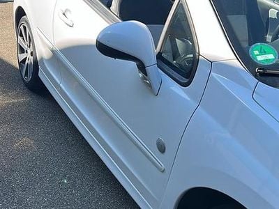 Weiß Gebraucht 2012 Peugeot 207 CC Cabrio | 2.950 € (Guter Preis)