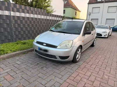 Gebraucht Ford Fiesta 69 PS (50 kW) 2005 Silber Kleinwagen