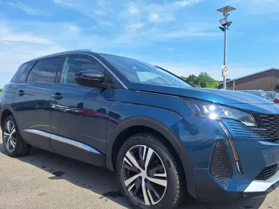 Gebraucht Peugeot 5008 Allure 131 PS (96 kW) 2022 Blau SUV