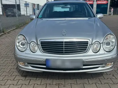 Gebraucht Mercedes E240 Avantgarde 177 PS (130 kW) 2003 Silber Limousine