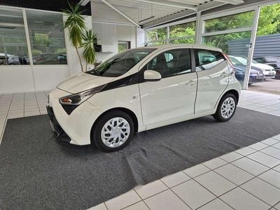 Solid white Gebraucht 2018 Toyota Aygo X-play Kleinwagen | 10.490 € (Fairer Preis)