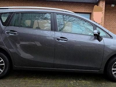 Grün Gebraucht 2014 Toyota Verso Van / Kleinbus | 8.500 € (Fairer Preis)