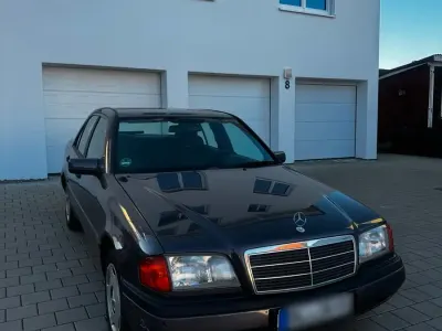 Gebraucht Mercedes C180 122 PS (89 kW) 1993 Braun Limousine