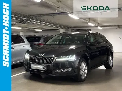 Gebraucht Skoda Superb Style 150 PS (110 kW) 2023 Black magic perleffekt (schwarz) Kombi