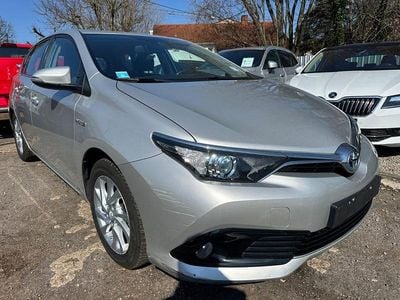 Gebraucht Toyota Auris Hybrid Design 99 PS (72 kW) 2016 Silber Limousine