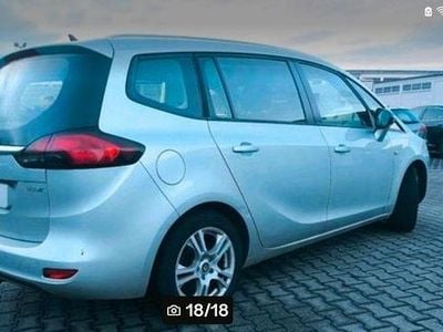 Weiß Gebraucht 2016 Opel Zafira Tourer Van / Kleinbus | 4.000 € (Superpreis)