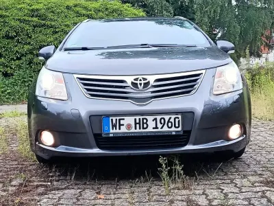 Gebraucht Toyota Avensis Edition 126 PS (92 kW) 2011 Grau Kombi