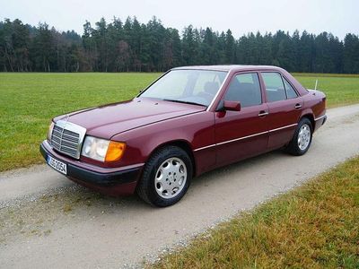 Second-hand Mercedes E230 132 CP (97 kW) 1991 Roșu Berlinǎ